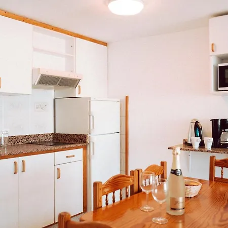 Aparthotel Tamaran - *